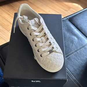 Coach Women's Cream/White Signature Low-Top Sneaker